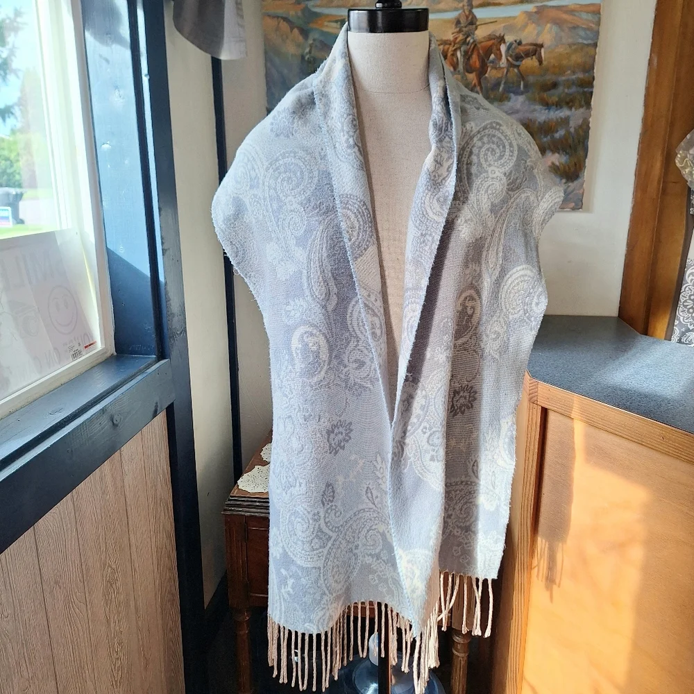 Made in Scotland 100% Cashmere Blue Paisley Scarf with Fringe